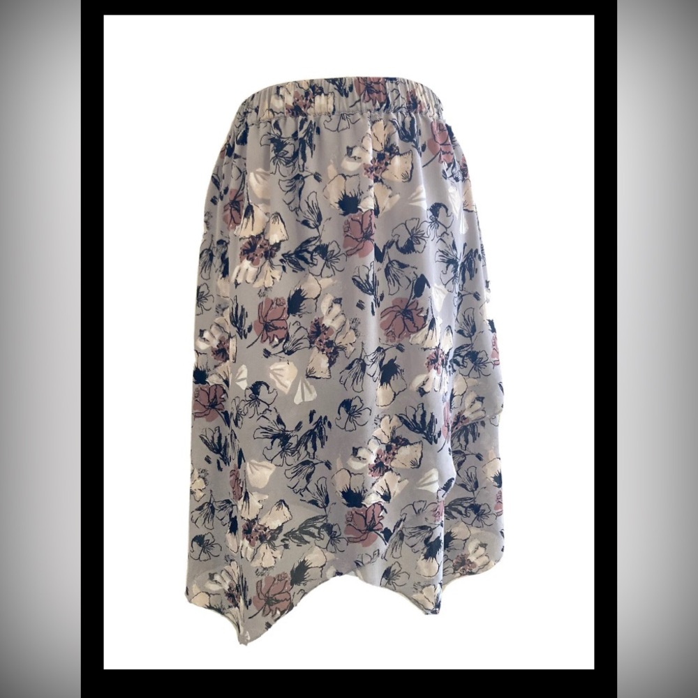 Leith Purple Floral Knee Length Elastic Waist Flowy Skirt Size Medium